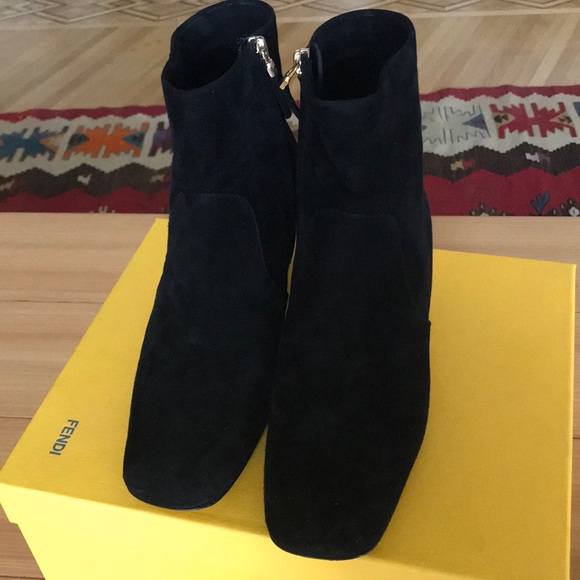 💠FENDI BLACK SUEDE ANKLE BOOTS💠 - Picture 2 of 8